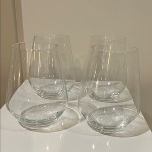 Elegant Clear Wine Glass Set